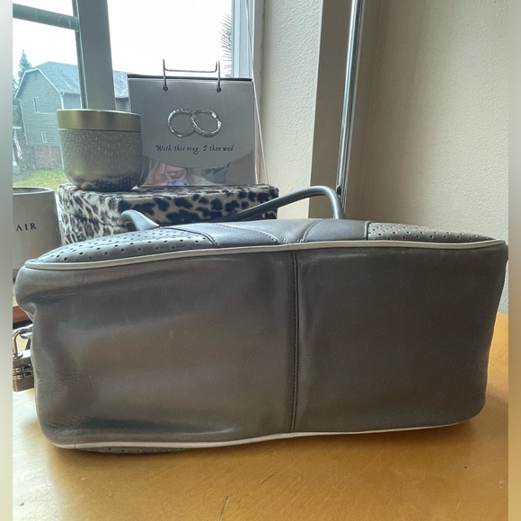 Prada Handbag in Gray Quilted Leather - Picture 13 of 17